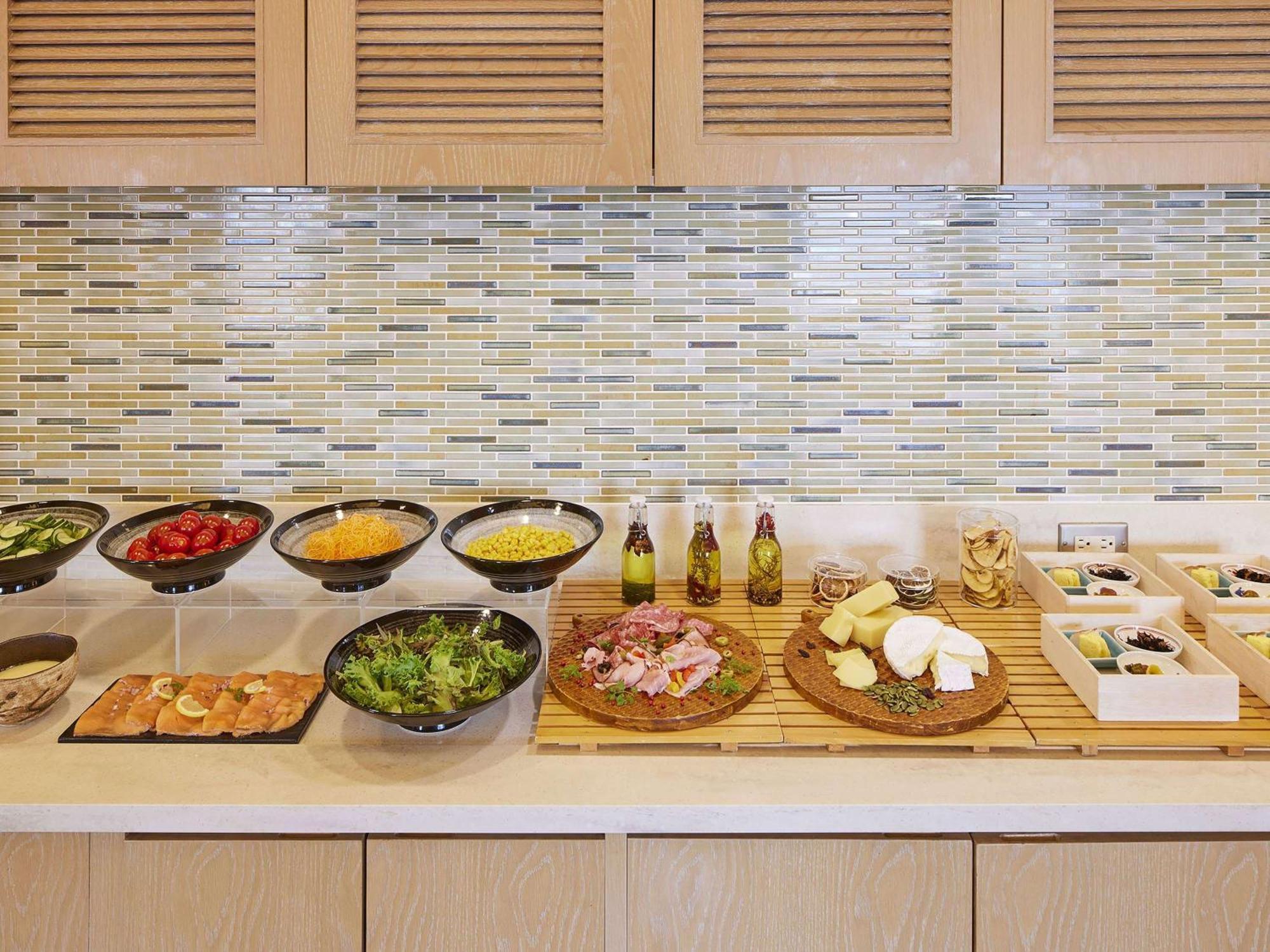 سويس أوتيل نانكاي أوساكا المظهر الخارجي الصورة A salad bar