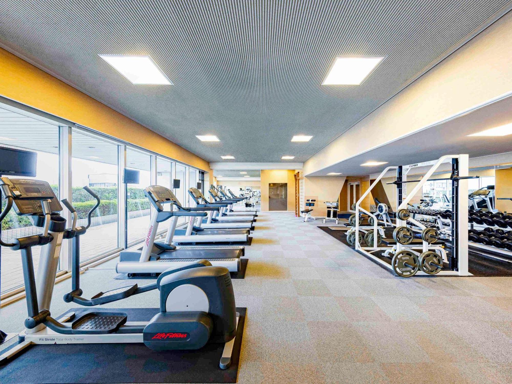 سويس أوتيل نانكاي أوساكا المظهر الخارجي الصورة The gym at the hotel
