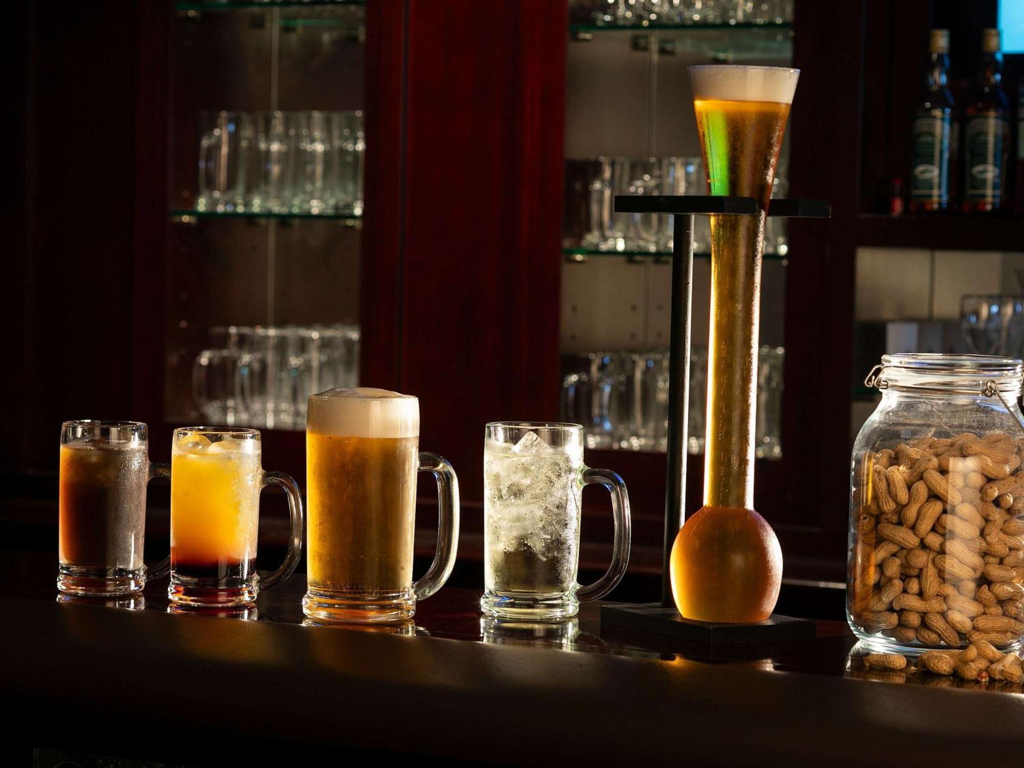 سويس أوتيل نانكاي أوساكا المظهر الخارجي الصورة A variety of beer glasses