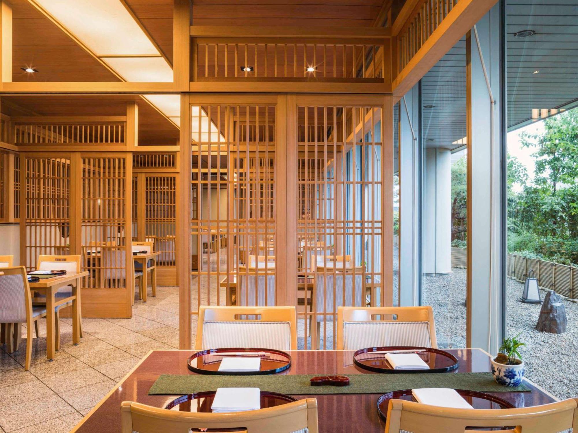 سويس أوتيل نانكاي أوساكا المظهر الخارجي الصورة Interior of a restaurant in Kyoto